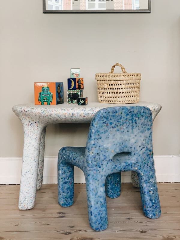 Charlie Chair, Sky